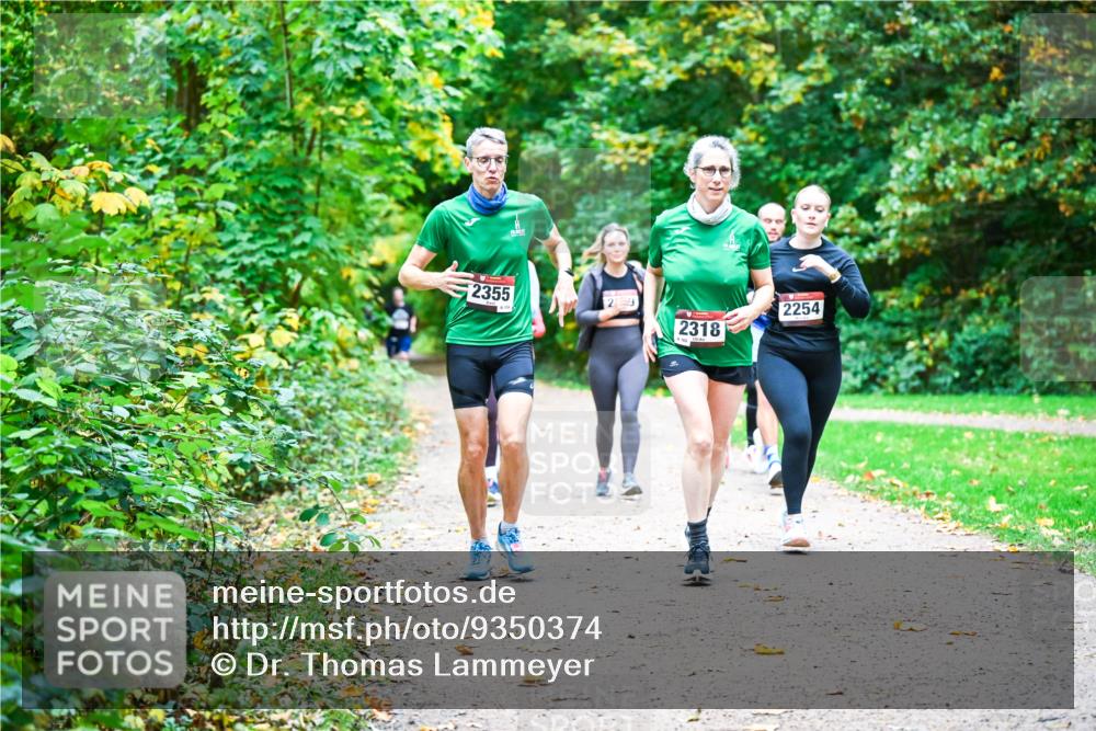 12.10.2025 - Bramfelder Halbmarathon 2025 Dr. Thomas Lammeyer http://msf.ph/oto/9350374 12.10.2025 10:33:55 Laufen 2355, 2254, 2318 meine-sportfotos.de