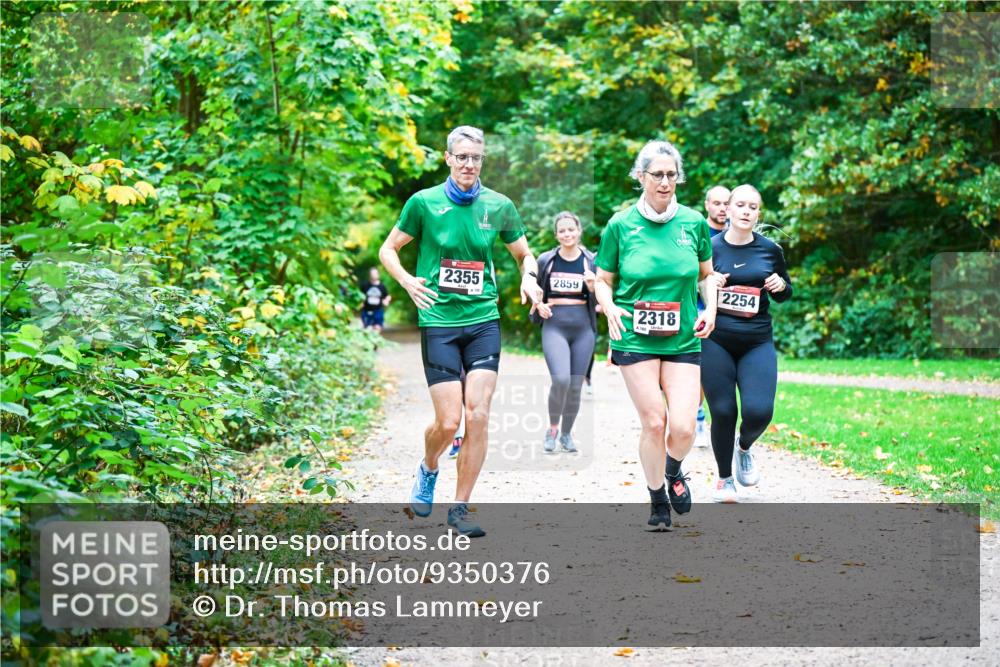 12.10.2025 - Bramfelder Halbmarathon 2025 Dr. Thomas Lammeyer http://msf.ph/oto/9350376 12.10.2025 10:33:55 Laufen 2355, 2859, 2318, 160, 2254 meine-sportfotos.de