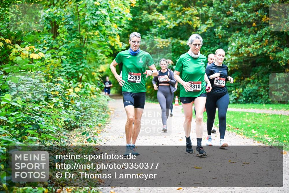 12.10.2025 - Bramfelder Halbmarathon 2025 Dr. Thomas Lammeyer http://msf.ph/oto/9350377 12.10.2025 10:33:56 Laufen 2355, 159, 2859, 2318, 2254 meine-sportfotos.de