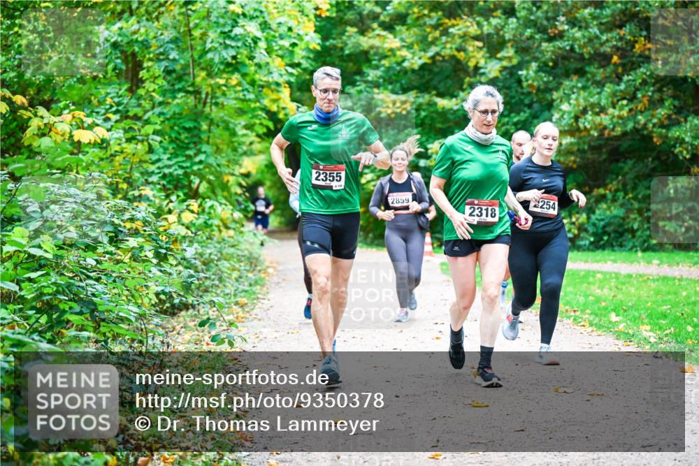 12.10.2025 - Bramfelder Halbmarathon 2025 Dr. Thomas Lammeyer http://msf.ph/oto/9350378 12.10.2025 10:33:56 Laufen 2355, 159, 2859, 254, 2318 meine-sportfotos.de