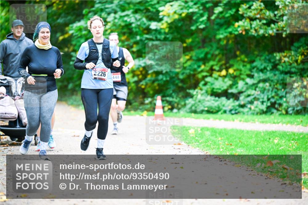 12.10.2025 - Bramfelder Halbmarathon 2025 Dr. Thomas Lammeyer http://msf.ph/oto/9350490 12.10.2025 10:34:22 Laufen 2226, 448 meine-sportfotos.de