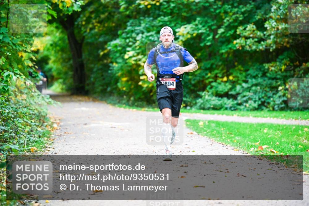 12.10.2025 - Bramfelder Halbmarathon 2025 Dr. Thomas Lammeyer http://msf.ph/oto/9350531 12.10.2025 10:34:32 Laufen 894 meine-sportfotos.de