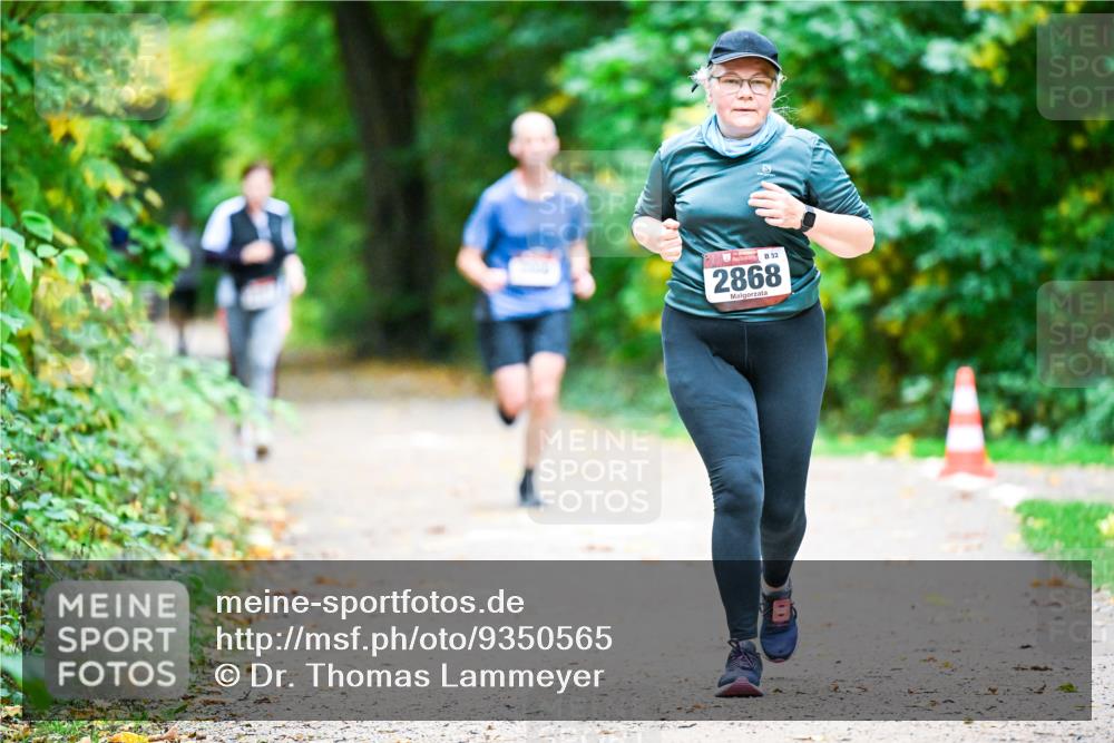 12.10.2025 - Bramfelder Halbmarathon 2025 Dr. Thomas Lammeyer http://msf.ph/oto/9350565 12.10.2025 10:34:43 Laufen 32, 2868 meine-sportfotos.de