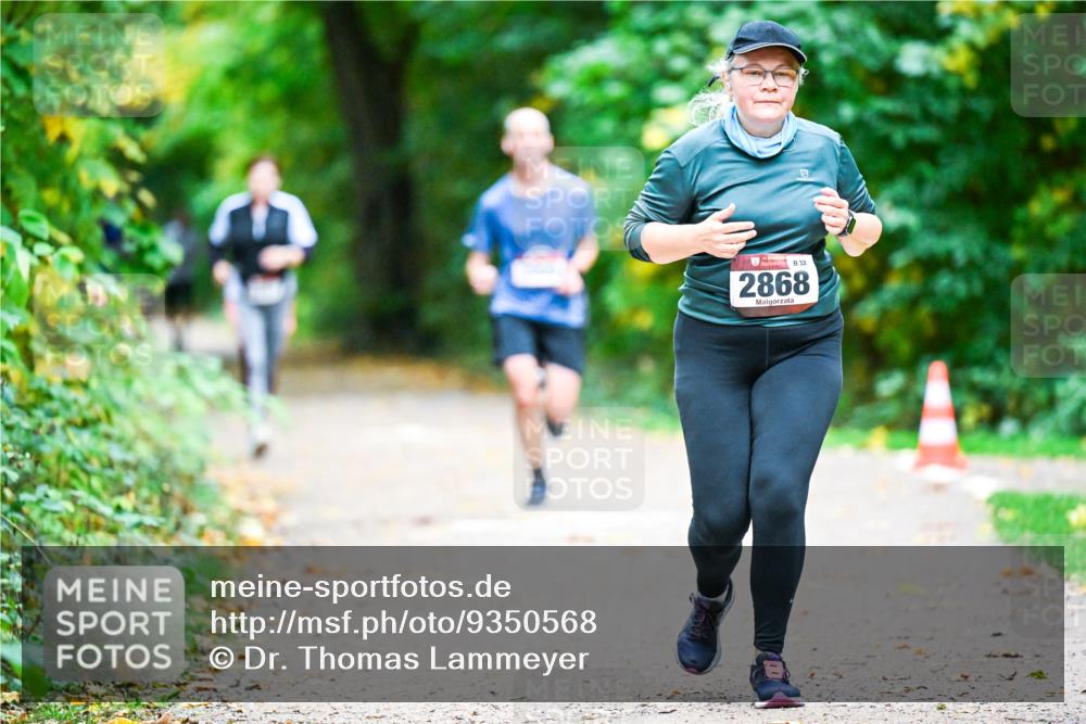 12.10.2025 - Bramfelder Halbmarathon 2025 Dr. Thomas Lammeyer http://msf.ph/oto/9350568 12.10.2025 10:34:44 Laufen 32, 2868 meine-sportfotos.de