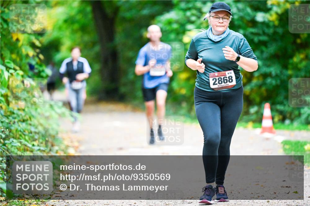 12.10.2025 - Bramfelder Halbmarathon 2025 Dr. Thomas Lammeyer http://msf.ph/oto/9350569 12.10.2025 10:34:44 Laufen 32, 2868 meine-sportfotos.de