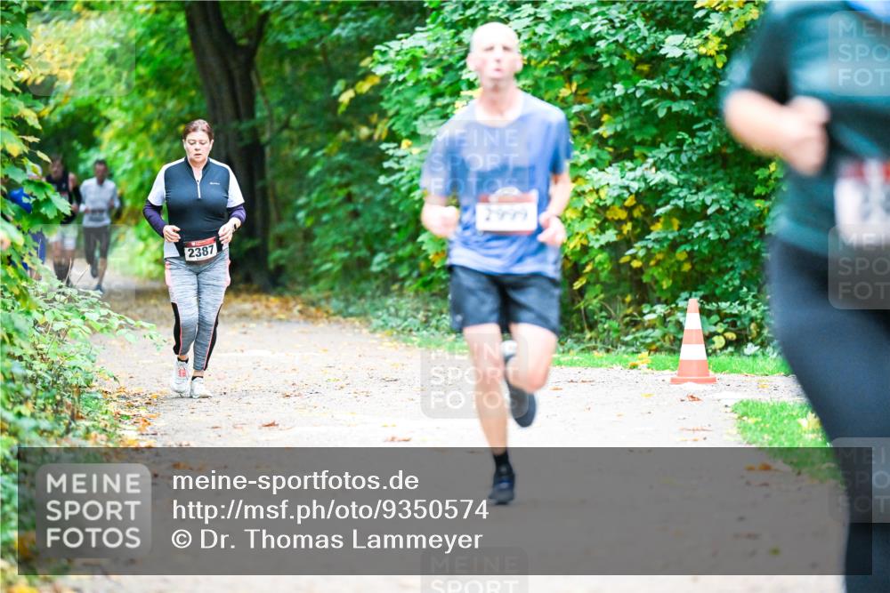 12.10.2025 - Bramfelder Halbmarathon 2025 Dr. Thomas Lammeyer http://msf.ph/oto/9350574 12.10.2025 10:34:46 Laufen 2999, 2387 meine-sportfotos.de