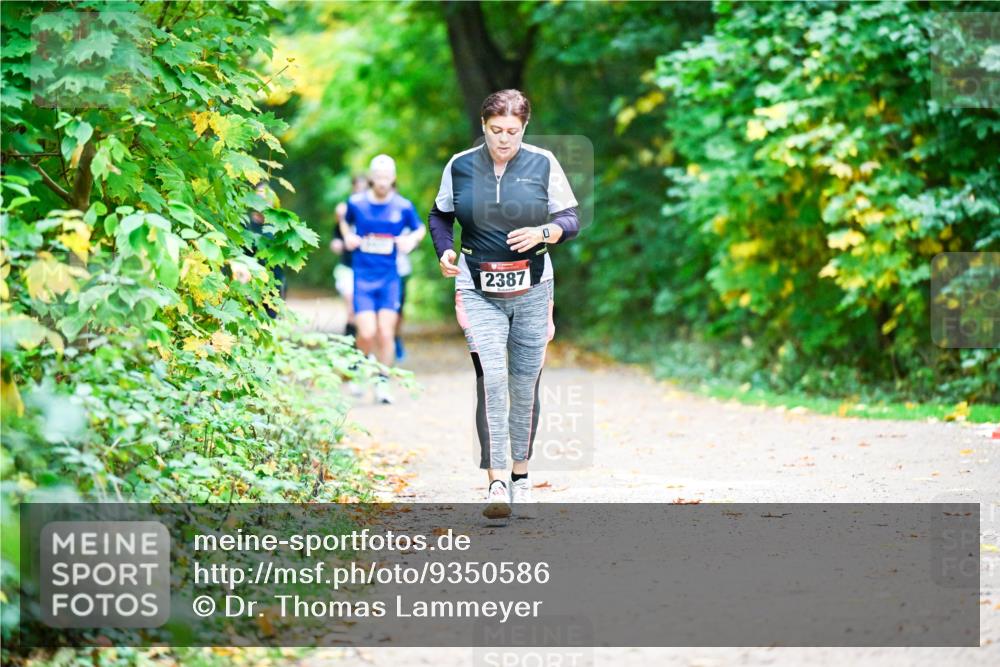 12.10.2025 - Bramfelder Halbmarathon 2025 Dr. Thomas Lammeyer http://msf.ph/oto/9350586 12.10.2025 10:34:49 Laufen 2387 meine-sportfotos.de