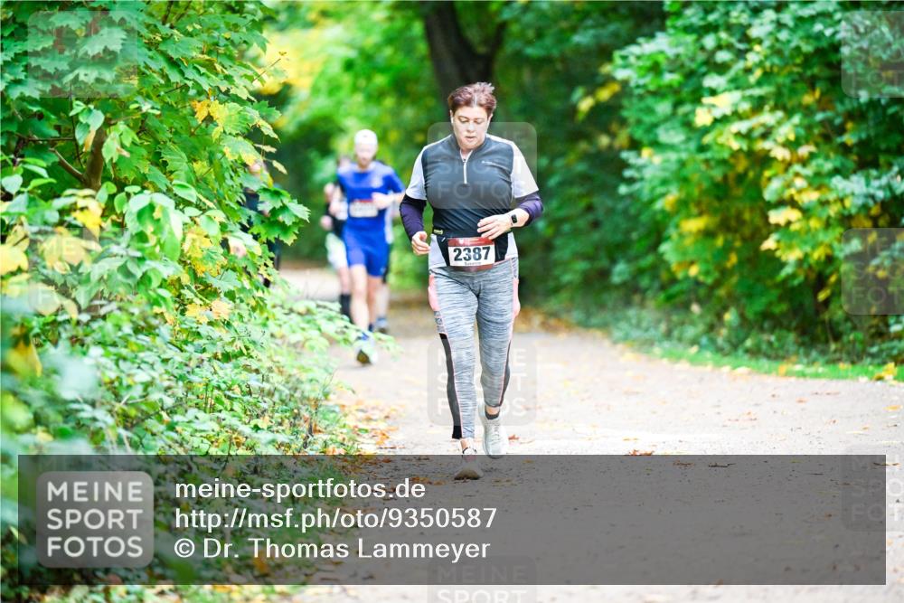 12.10.2025 - Bramfelder Halbmarathon 2025 Dr. Thomas Lammeyer http://msf.ph/oto/9350587 12.10.2025 10:34:49 Laufen 2387 meine-sportfotos.de