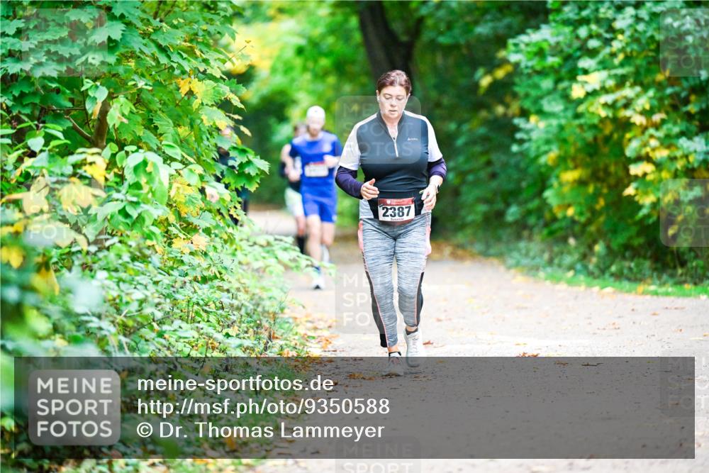 12.10.2025 - Bramfelder Halbmarathon 2025 Dr. Thomas Lammeyer http://msf.ph/oto/9350588 12.10.2025 10:34:50 Laufen 2387 meine-sportfotos.de