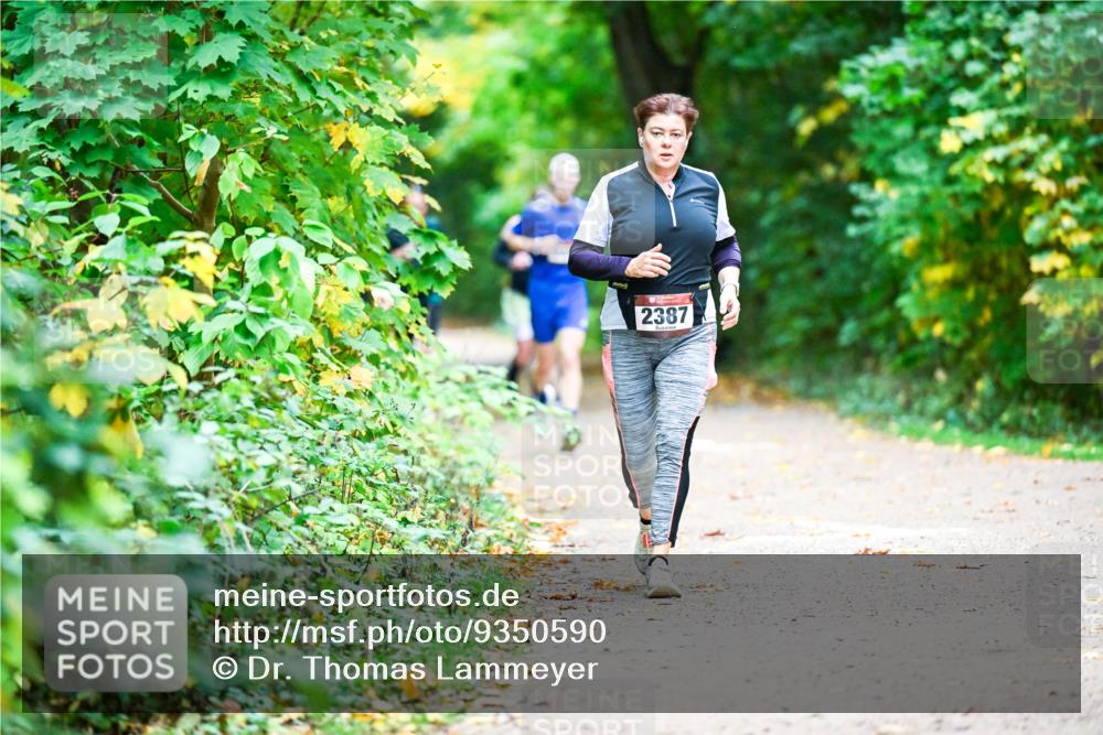 12.10.2025 - Bramfelder Halbmarathon 2025 Dr. Thomas Lammeyer http://msf.ph/oto/9350590 12.10.2025 10:34:50 Laufen 2387 meine-sportfotos.de