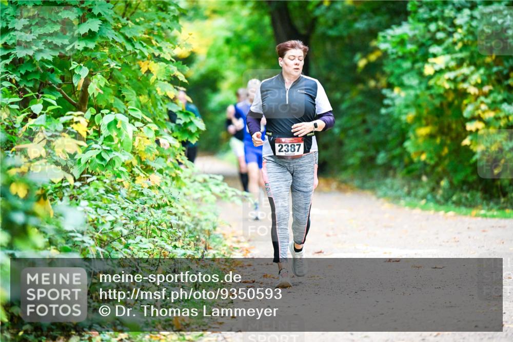 12.10.2025 - Bramfelder Halbmarathon 2025 Dr. Thomas Lammeyer http://msf.ph/oto/9350593 12.10.2025 10:34:50 Laufen 2387 meine-sportfotos.de