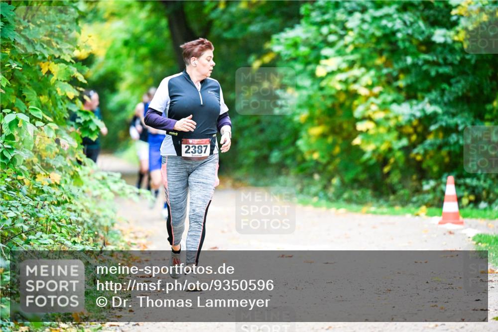 12.10.2025 - Bramfelder Halbmarathon 2025 Dr. Thomas Lammeyer http://msf.ph/oto/9350596 12.10.2025 10:34:51 Laufen 2387 meine-sportfotos.de