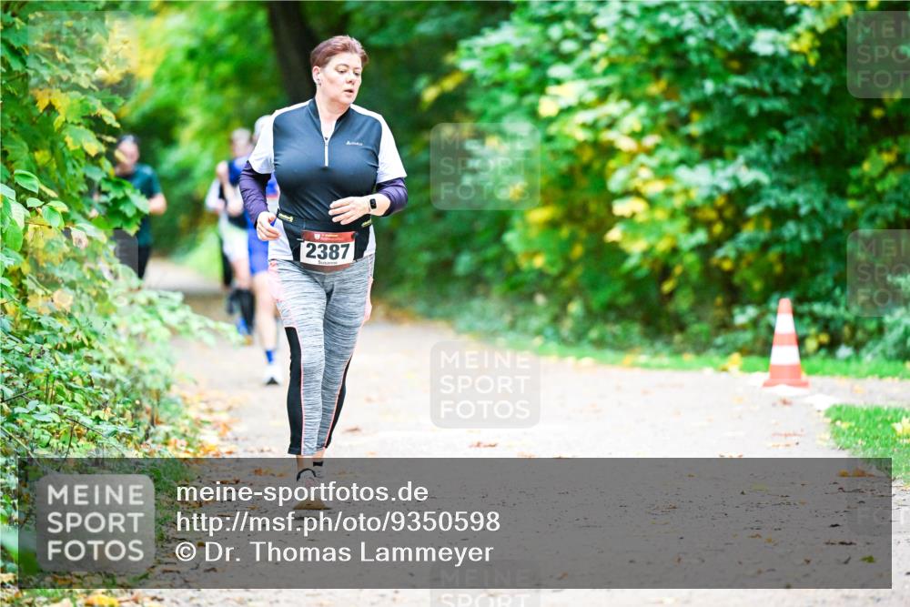 12.10.2025 - Bramfelder Halbmarathon 2025 Dr. Thomas Lammeyer http://msf.ph/oto/9350598 12.10.2025 10:34:51 Laufen 2387 meine-sportfotos.de