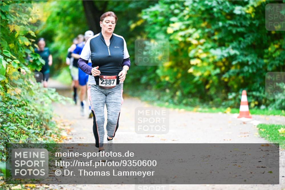 12.10.2025 - Bramfelder Halbmarathon 2025 Dr. Thomas Lammeyer http://msf.ph/oto/9350600 12.10.2025 10:34:51 Laufen 2387 meine-sportfotos.de