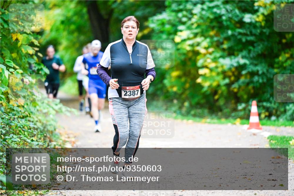 12.10.2025 - Bramfelder Halbmarathon 2025 Dr. Thomas Lammeyer http://msf.ph/oto/9350603 12.10.2025 10:34:52 Laufen 2387 meine-sportfotos.de