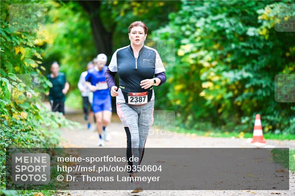 12.10.2025 - Bramfelder Halbmarathon 2025 Dr. Thomas Lammeyer http://msf.ph/oto/9350604 12.10.2025 10:34:52 Laufen 2387 meine-sportfotos.de