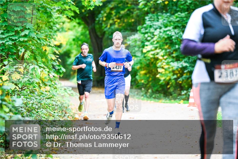 12.10.2025 - Bramfelder Halbmarathon 2025 Dr. Thomas Lammeyer http://msf.ph/oto/9350612 12.10.2025 10:34:55 Laufen 2431, 2387 meine-sportfotos.de