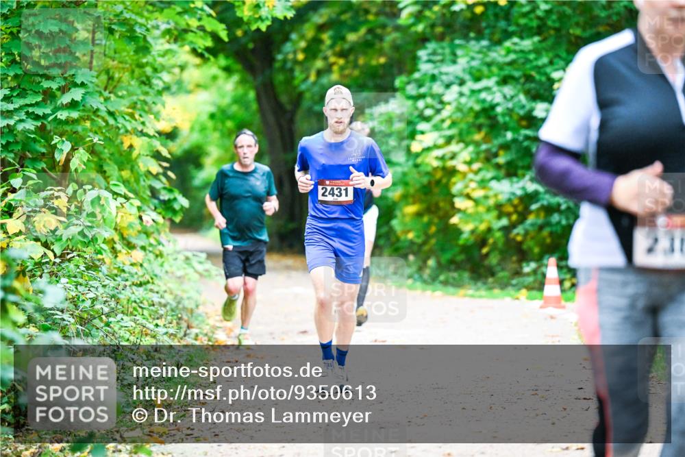 12.10.2025 - Bramfelder Halbmarathon 2025 Dr. Thomas Lammeyer http://msf.ph/oto/9350613 12.10.2025 10:34:55 Laufen 2431, 231 meine-sportfotos.de
