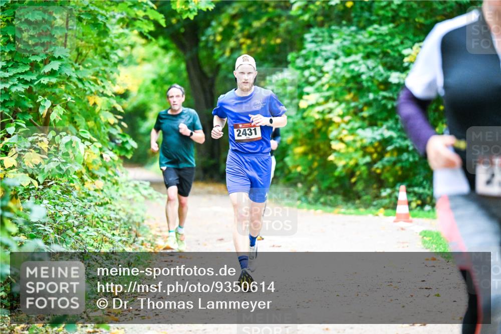 12.10.2025 - Bramfelder Halbmarathon 2025 Dr. Thomas Lammeyer http://msf.ph/oto/9350614 12.10.2025 10:34:56 Laufen 2431 meine-sportfotos.de