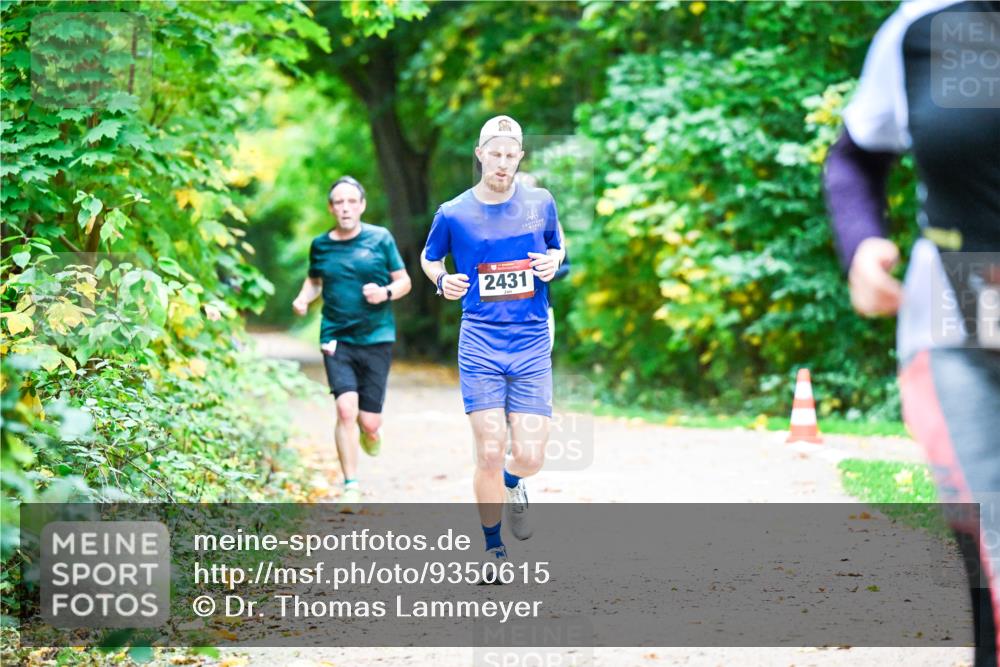 12.10.2025 - Bramfelder Halbmarathon 2025 Dr. Thomas Lammeyer http://msf.ph/oto/9350615 12.10.2025 10:34:56 Laufen 2431 meine-sportfotos.de