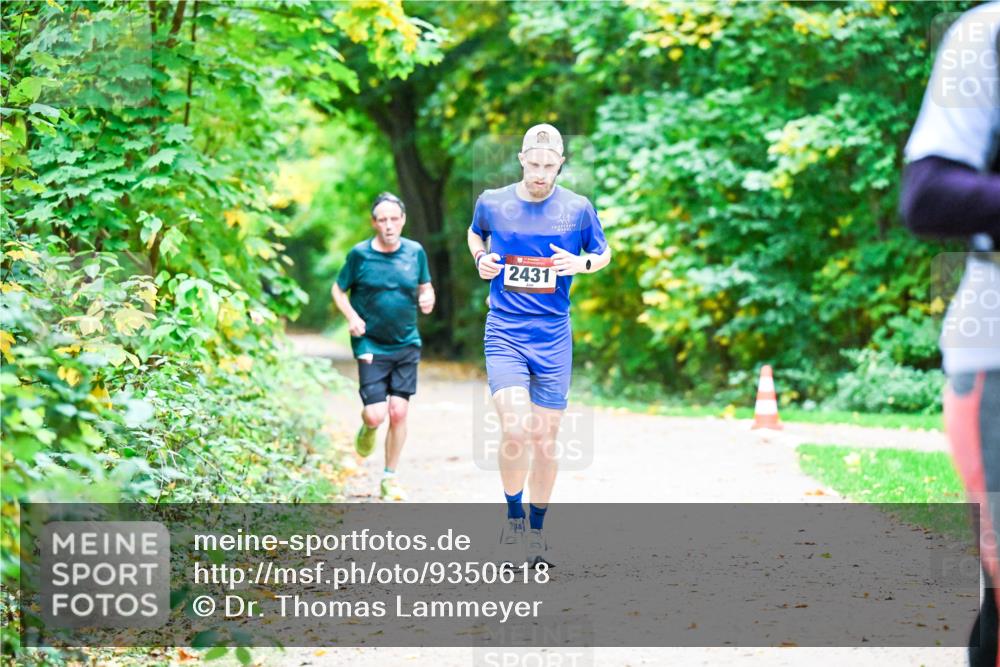 12.10.2025 - Bramfelder Halbmarathon 2025 Dr. Thomas Lammeyer http://msf.ph/oto/9350618 12.10.2025 10:34:56 Laufen 2431 meine-sportfotos.de