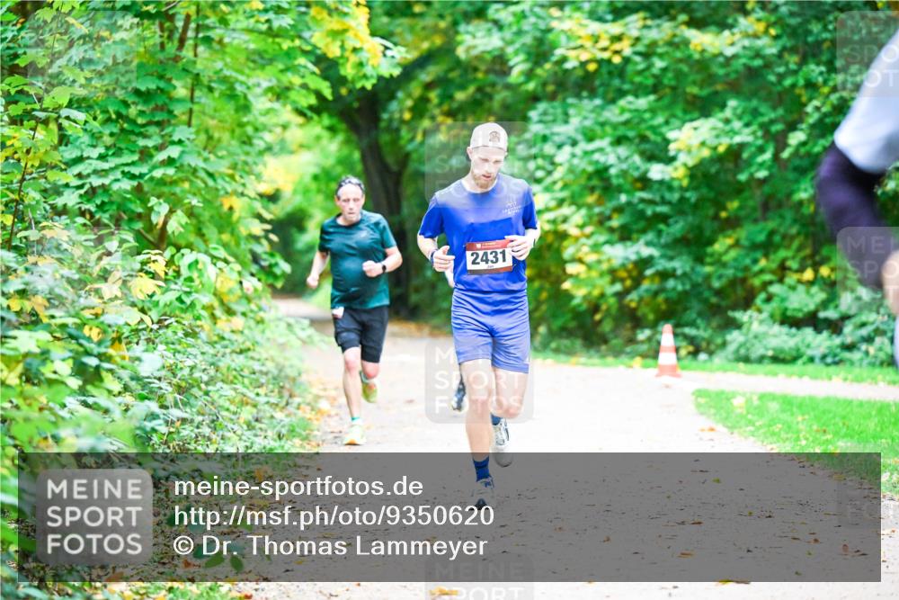 12.10.2025 - Bramfelder Halbmarathon 2025 Dr. Thomas Lammeyer http://msf.ph/oto/9350620 12.10.2025 10:34:56 Laufen 2431 meine-sportfotos.de