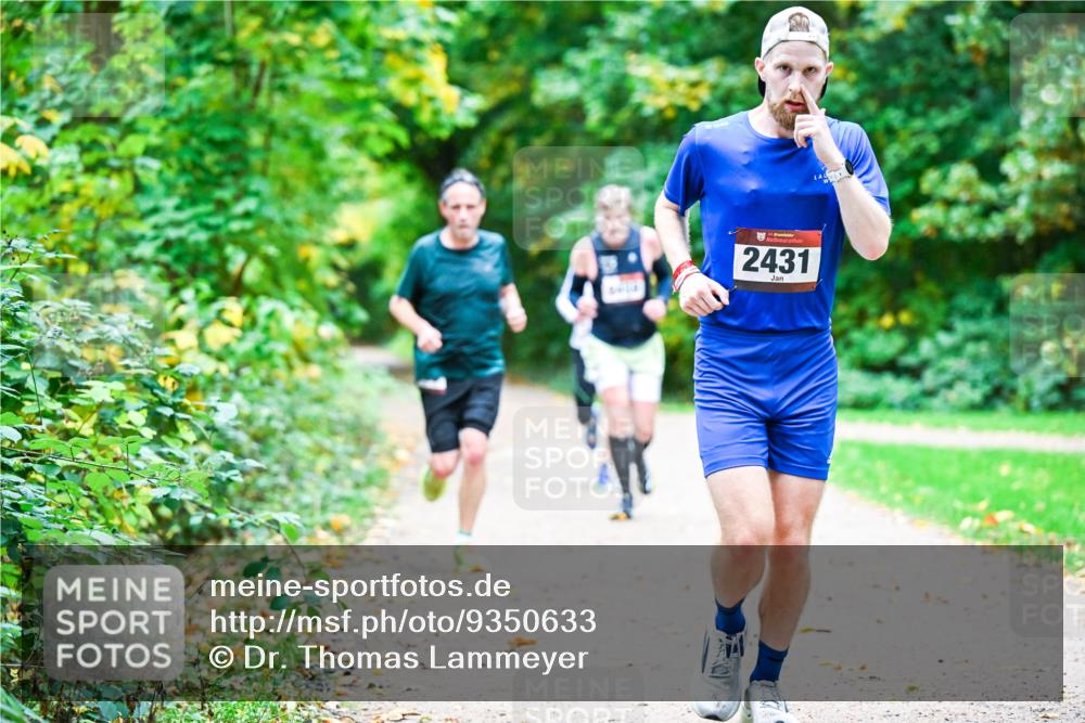 12.10.2025 - Bramfelder Halbmarathon 2025 Dr. Thomas Lammeyer http://msf.ph/oto/9350633 12.10.2025 10:34:58 Laufen 34, 2431 meine-sportfotos.de