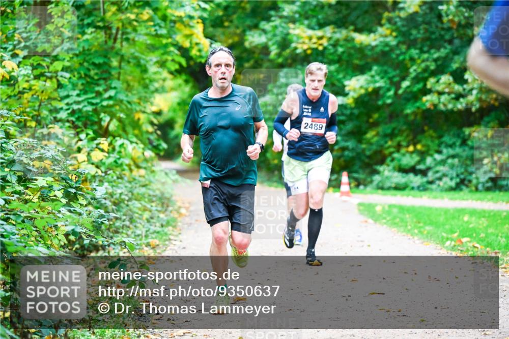 12.10.2025 - Bramfelder Halbmarathon 2025 Dr. Thomas Lammeyer http://msf.ph/oto/9350637 12.10.2025 10:34:59 Laufen 2489 meine-sportfotos.de