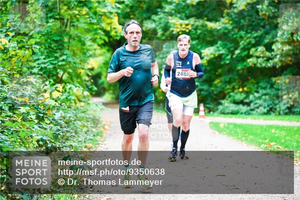 12.10.2025 - Bramfelder Halbmarathon 2025 Dr. Thomas Lammeyer http://msf.ph/oto/9350638 12.10.2025 10:34:59 Laufen 248 meine-sportfotos.de