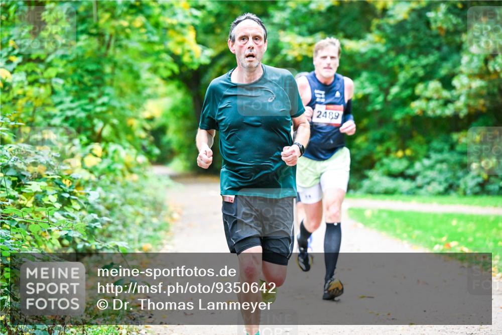 12.10.2025 - Bramfelder Halbmarathon 2025 Dr. Thomas Lammeyer http://msf.ph/oto/9350642 12.10.2025 10:35:00 Laufen 2489 meine-sportfotos.de