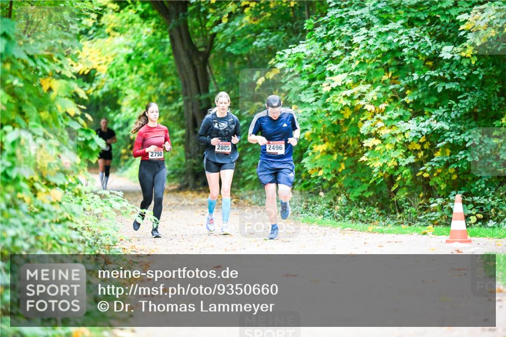 12.10.2025 - Bramfelder Halbmarathon 2025 Dr. Thomas Lammeyer http://msf.ph/oto/9350660 12.10.2025 10:35:17 Laufen 2750, 2809, 2496 meine-sportfotos.de
