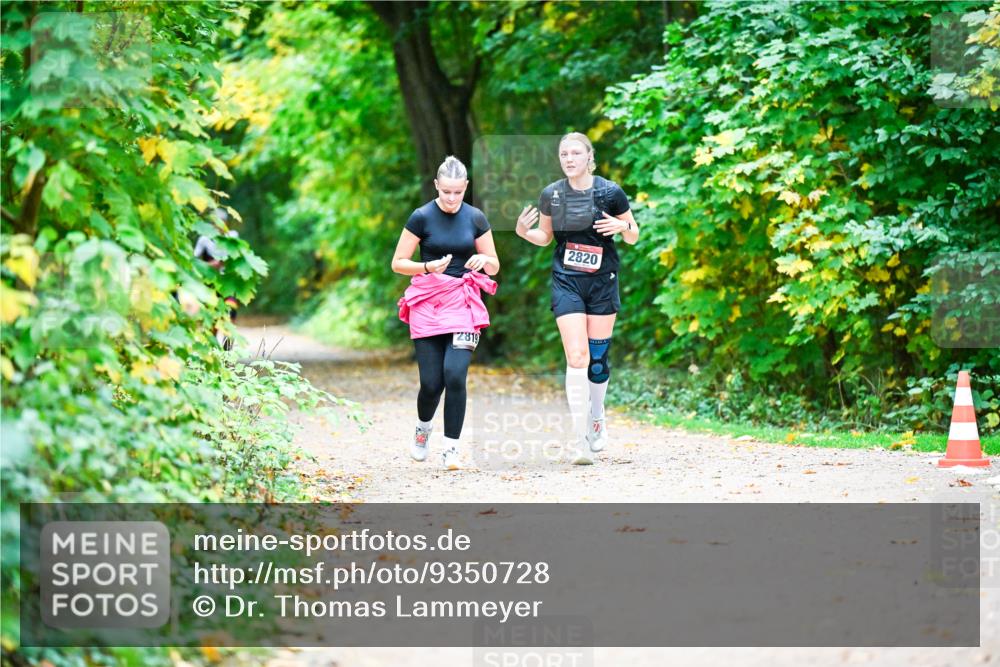 12.10.2025 - Bramfelder Halbmarathon 2025 Dr. Thomas Lammeyer http://msf.ph/oto/9350728 12.10.2025 10:35:32 Laufen 2819, 2820 meine-sportfotos.de