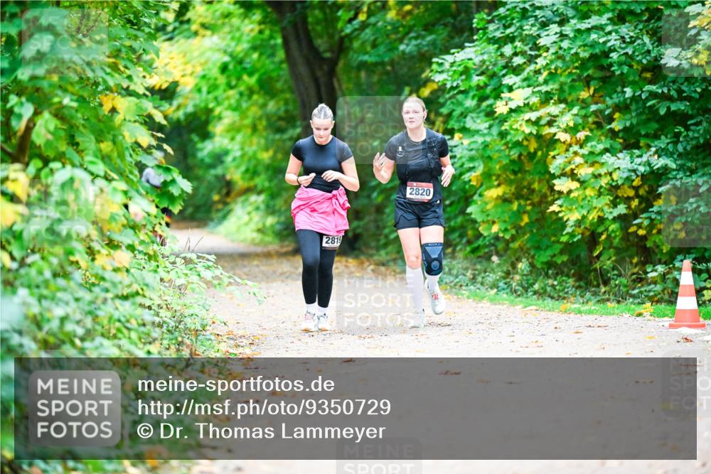 12.10.2025 - Bramfelder Halbmarathon 2025 Dr. Thomas Lammeyer http://msf.ph/oto/9350729 12.10.2025 10:35:32 Laufen 2820, 2819 meine-sportfotos.de