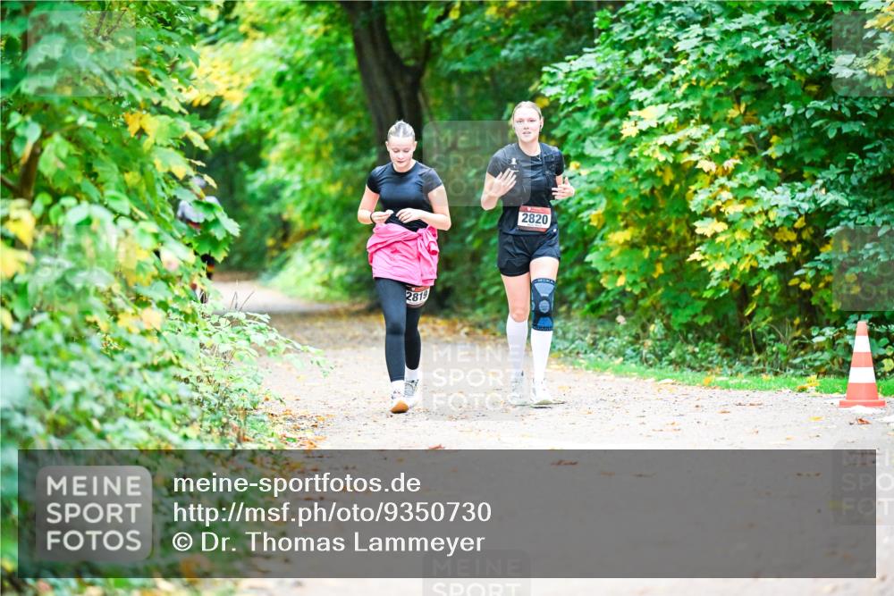 12.10.2025 - Bramfelder Halbmarathon 2025 Dr. Thomas Lammeyer http://msf.ph/oto/9350730 12.10.2025 10:35:32 Laufen 2820, 2819 meine-sportfotos.de