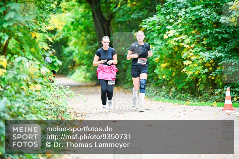 12.10.2025 - Bramfelder Halbmarathon 2025 Dr. Thomas Lammeyer http://msf.ph/oto/9350731 12.10.2025 10:35:32 Laufen 2819, 2820 meine-sportfotos.de