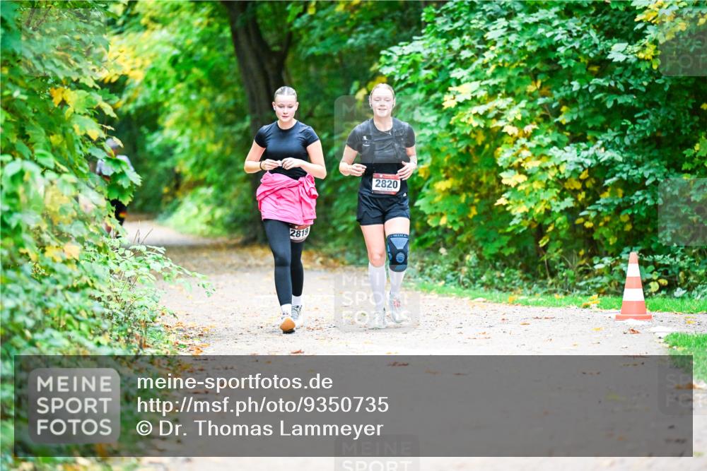 12.10.2025 - Bramfelder Halbmarathon 2025 Dr. Thomas Lammeyer http://msf.ph/oto/9350735 12.10.2025 10:35:33 Laufen 2819, 2820 meine-sportfotos.de