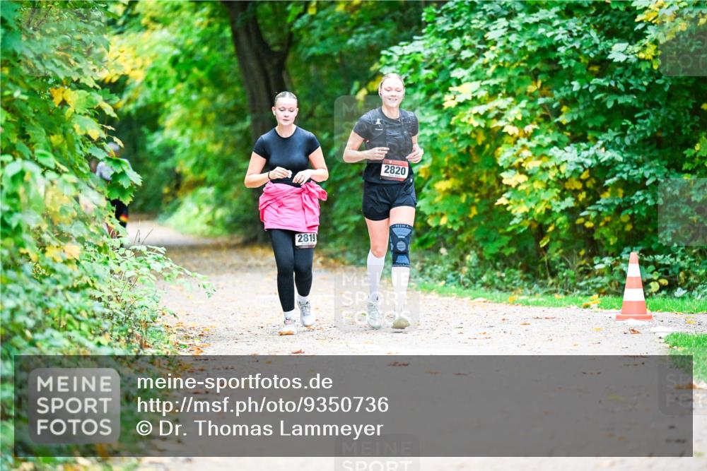 12.10.2025 - Bramfelder Halbmarathon 2025 Dr. Thomas Lammeyer http://msf.ph/oto/9350736 12.10.2025 10:35:33 Laufen 2820, 2819 meine-sportfotos.de