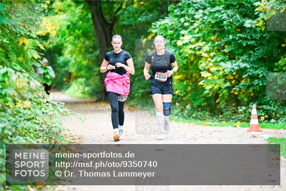 12.10.2025 - Bramfelder Halbmarathon 2025 Dr. Thomas Lammeyer http://msf.ph/oto/9350740 12.10.2025 10:35:34 Laufen 2819, 2820 meine-sportfotos.de