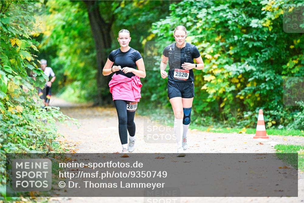 12.10.2025 - Bramfelder Halbmarathon 2025 Dr. Thomas Lammeyer http://msf.ph/oto/9350749 12.10.2025 10:35:35 Laufen 2819, 2820 meine-sportfotos.de