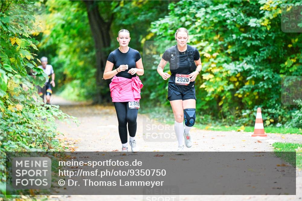 12.10.2025 - Bramfelder Halbmarathon 2025 Dr. Thomas Lammeyer http://msf.ph/oto/9350750 12.10.2025 10:35:35 Laufen 2820, 2819 meine-sportfotos.de