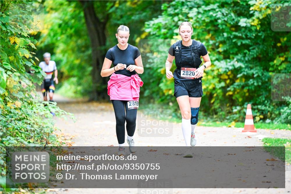 12.10.2025 - Bramfelder Halbmarathon 2025 Dr. Thomas Lammeyer http://msf.ph/oto/9350755 12.10.2025 10:35:36 Laufen 2820, 2819 meine-sportfotos.de