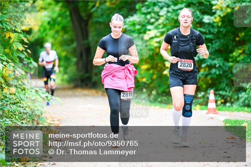 12.10.2025 - Bramfelder Halbmarathon 2025 Dr. Thomas Lammeyer http://msf.ph/oto/9350765 12.10.2025 10:35:37 Laufen 2819, 2820 meine-sportfotos.de