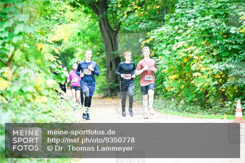 12.10.2025 - Bramfelder Halbmarathon 2025 Dr. Thomas Lammeyer http://msf.ph/oto/9350778 12.10.2025 10:35:58 Laufen 2712, 2552, 2961, 2881 meine-sportfotos.de