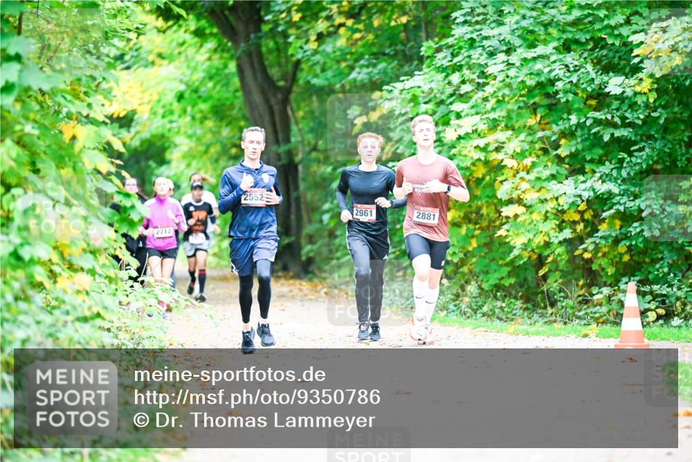 12.10.2025 - Bramfelder Halbmarathon 2025 Dr. Thomas Lammeyer http://msf.ph/oto/9350786 12.10.2025 10:35:59 Laufen 2712, 2552, 2961, 2881 meine-sportfotos.de