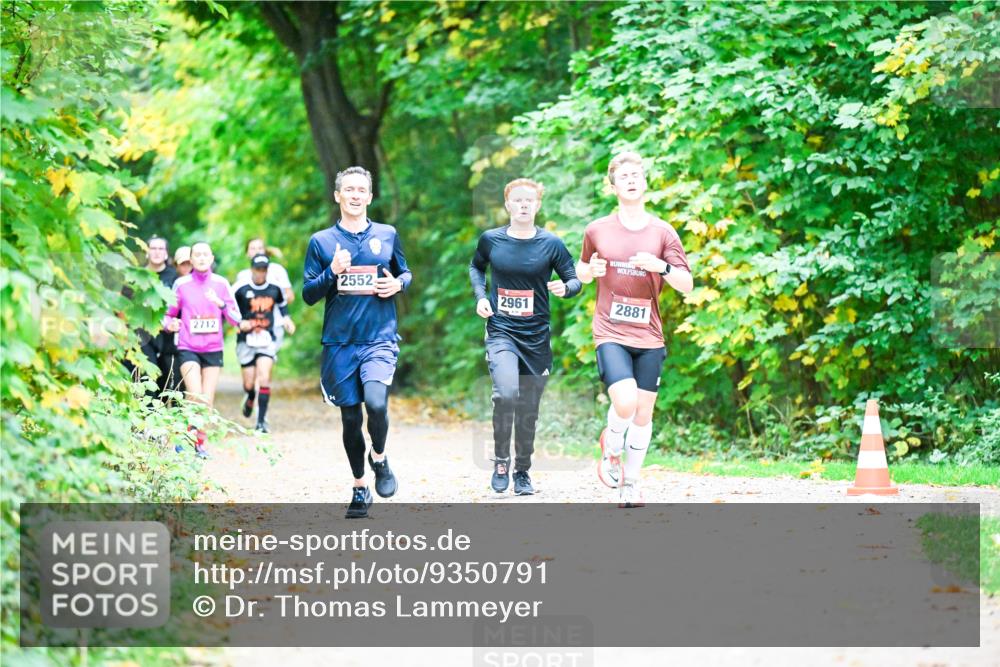 12.10.2025 - Bramfelder Halbmarathon 2025 Dr. Thomas Lammeyer http://msf.ph/oto/9350791 12.10.2025 10:36:00 Laufen 2712, 2552, 2961, 2881 meine-sportfotos.de