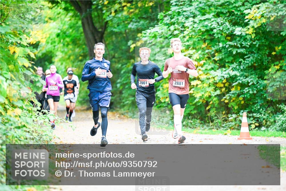 12.10.2025 - Bramfelder Halbmarathon 2025 Dr. Thomas Lammeyer http://msf.ph/oto/9350792 12.10.2025 10:36:00 Laufen 2712, 52, 2961, 2881 meine-sportfotos.de