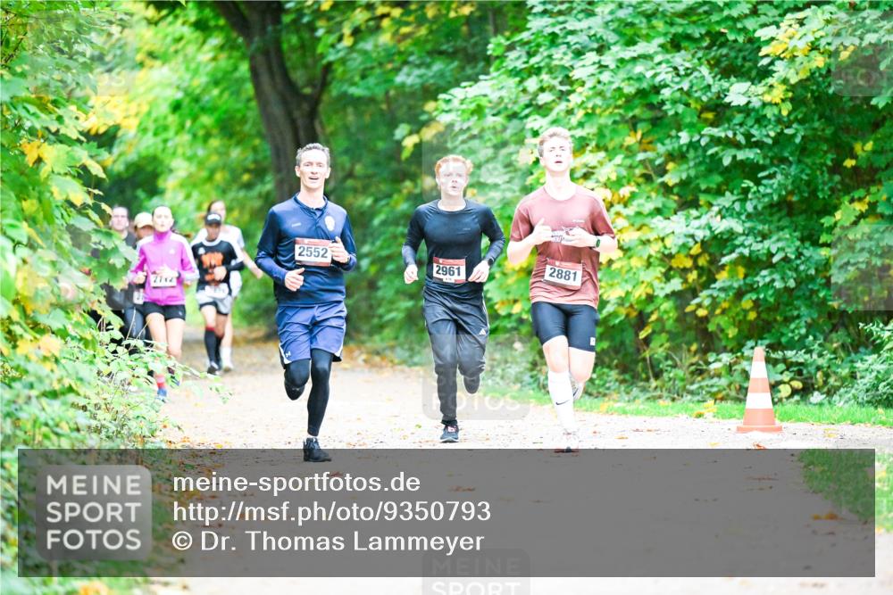 12.10.2025 - Bramfelder Halbmarathon 2025 Dr. Thomas Lammeyer http://msf.ph/oto/9350793 12.10.2025 10:36:00 Laufen 27121, 2552, 2961, 2881 meine-sportfotos.de