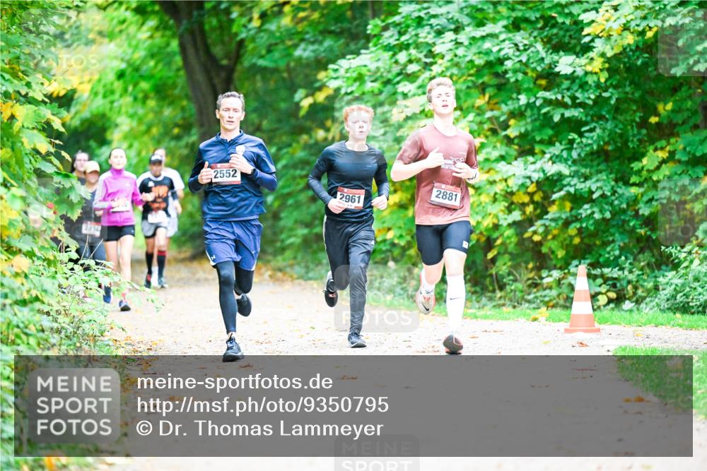 12.10.2025 - Bramfelder Halbmarathon 2025 Dr. Thomas Lammeyer http://msf.ph/oto/9350795 12.10.2025 10:36:00 Laufen 2832, 2552, 2961, 2881 meine-sportfotos.de