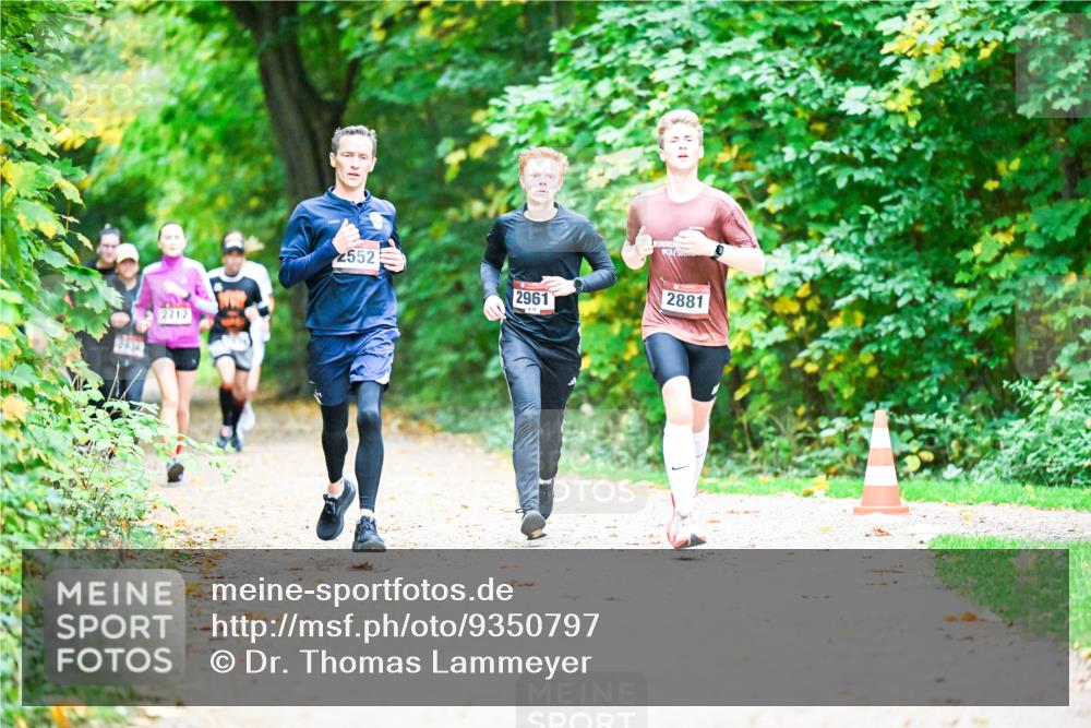 12.10.2025 - Bramfelder Halbmarathon 2025 Dr. Thomas Lammeyer http://msf.ph/oto/9350797 12.10.2025 10:36:00 Laufen 2712, 2552, 2961, 2881 meine-sportfotos.de