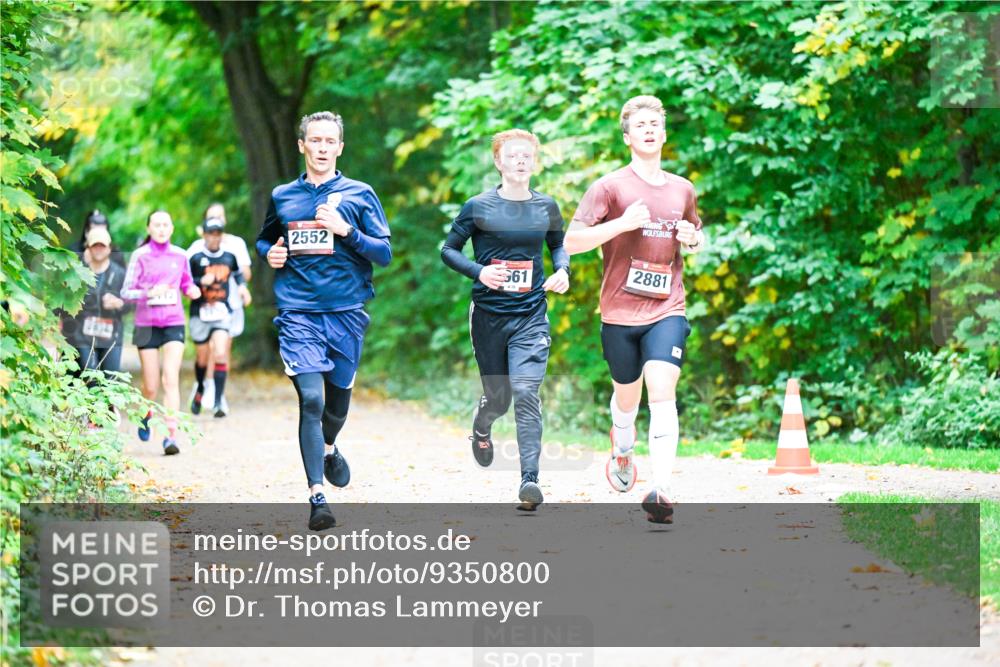12.10.2025 - Bramfelder Halbmarathon 2025 Dr. Thomas Lammeyer http://msf.ph/oto/9350800 12.10.2025 10:36:01 Laufen 832, 2552, 61, 2881 meine-sportfotos.de